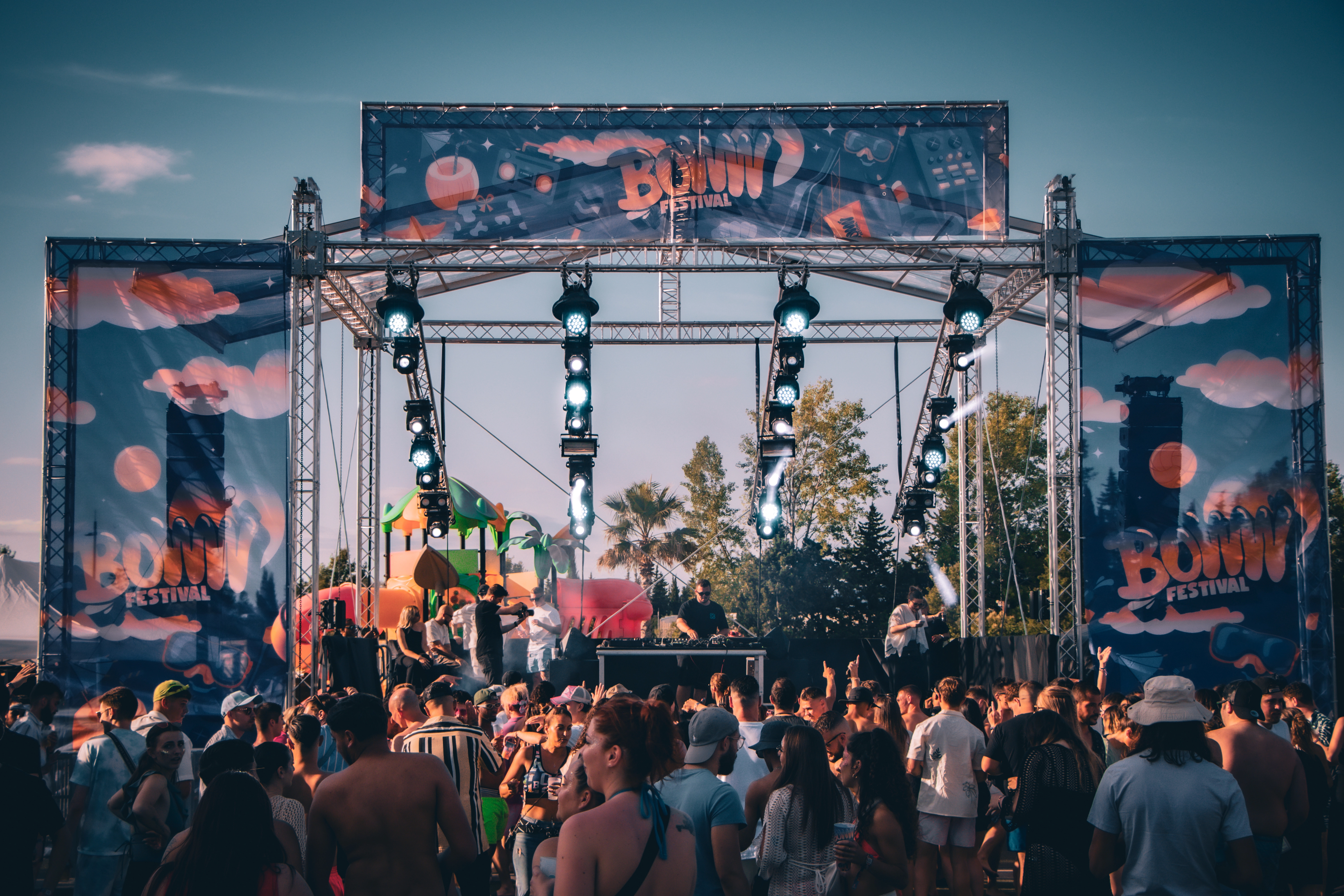 scène du Boww Festival concert en plein air