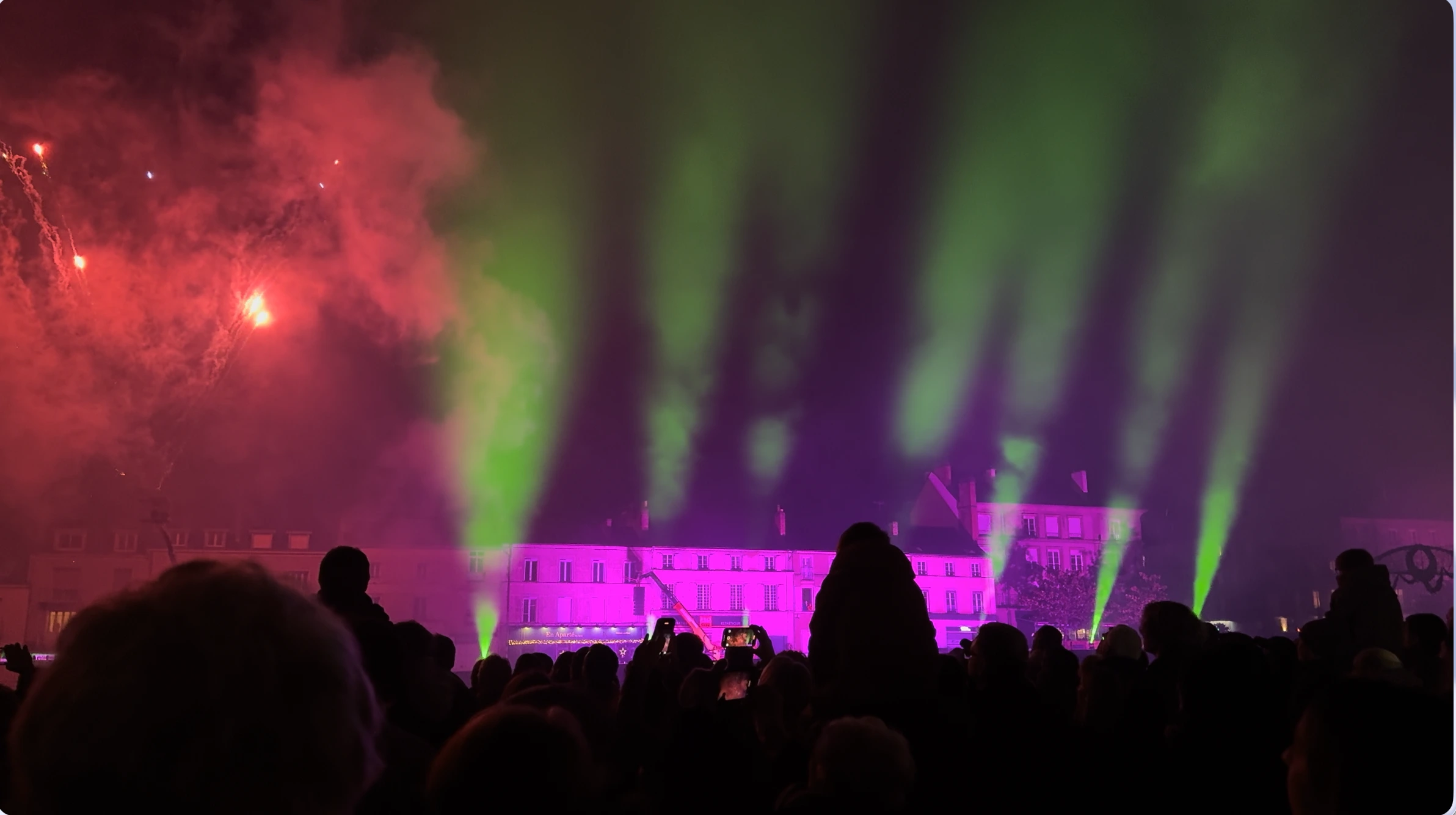 feu d'artifice de laval pour les illuminations de noel