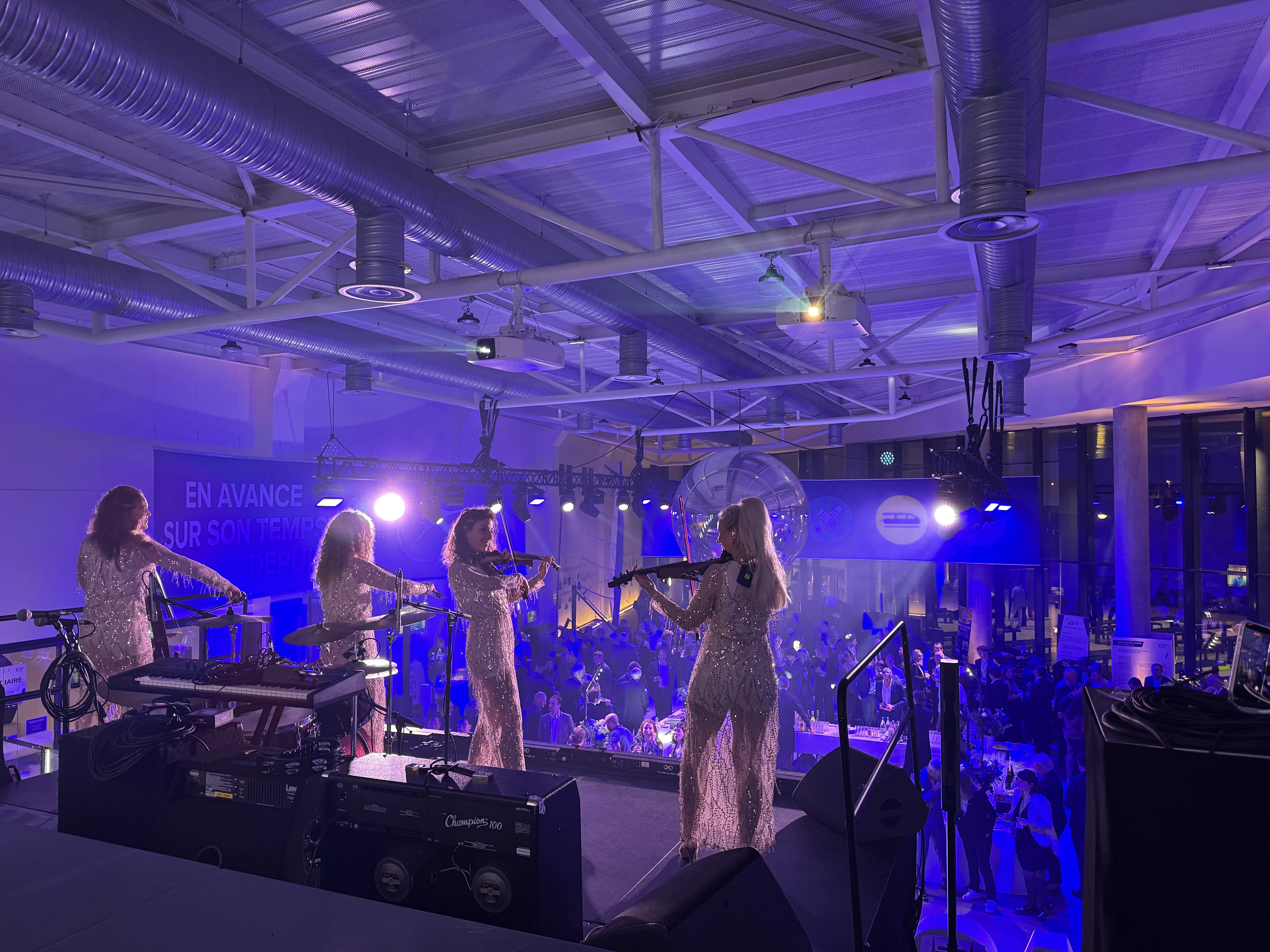 soirée d'école d'ingénieur concert avec des violonistes