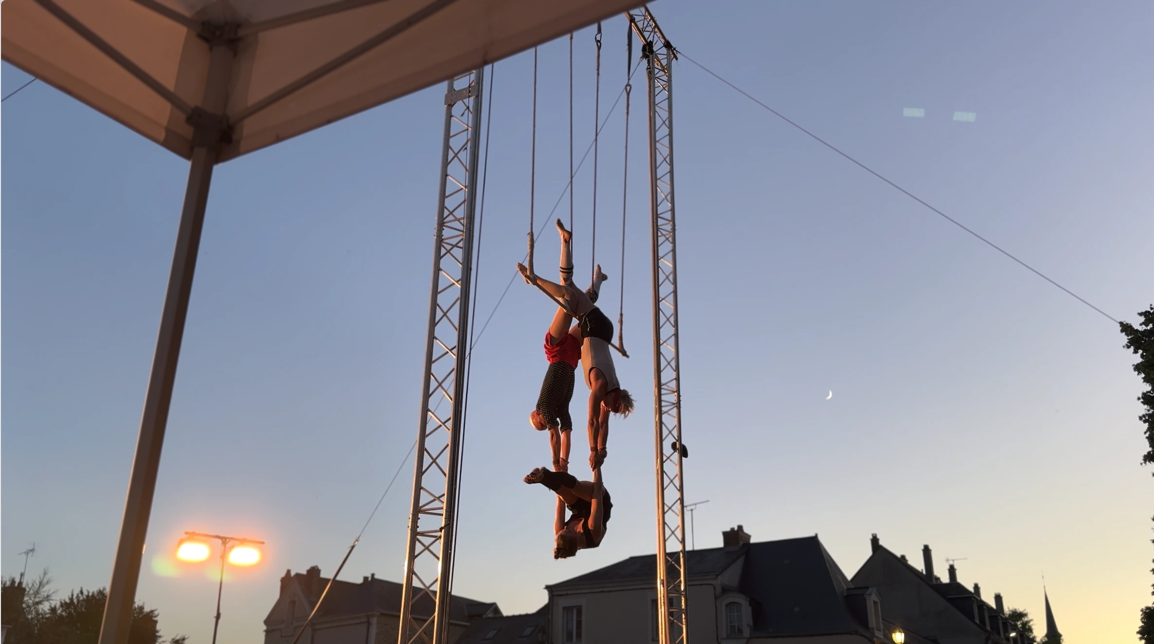 spectacle d'art de rue en Mayenne à Chateau Gonthier