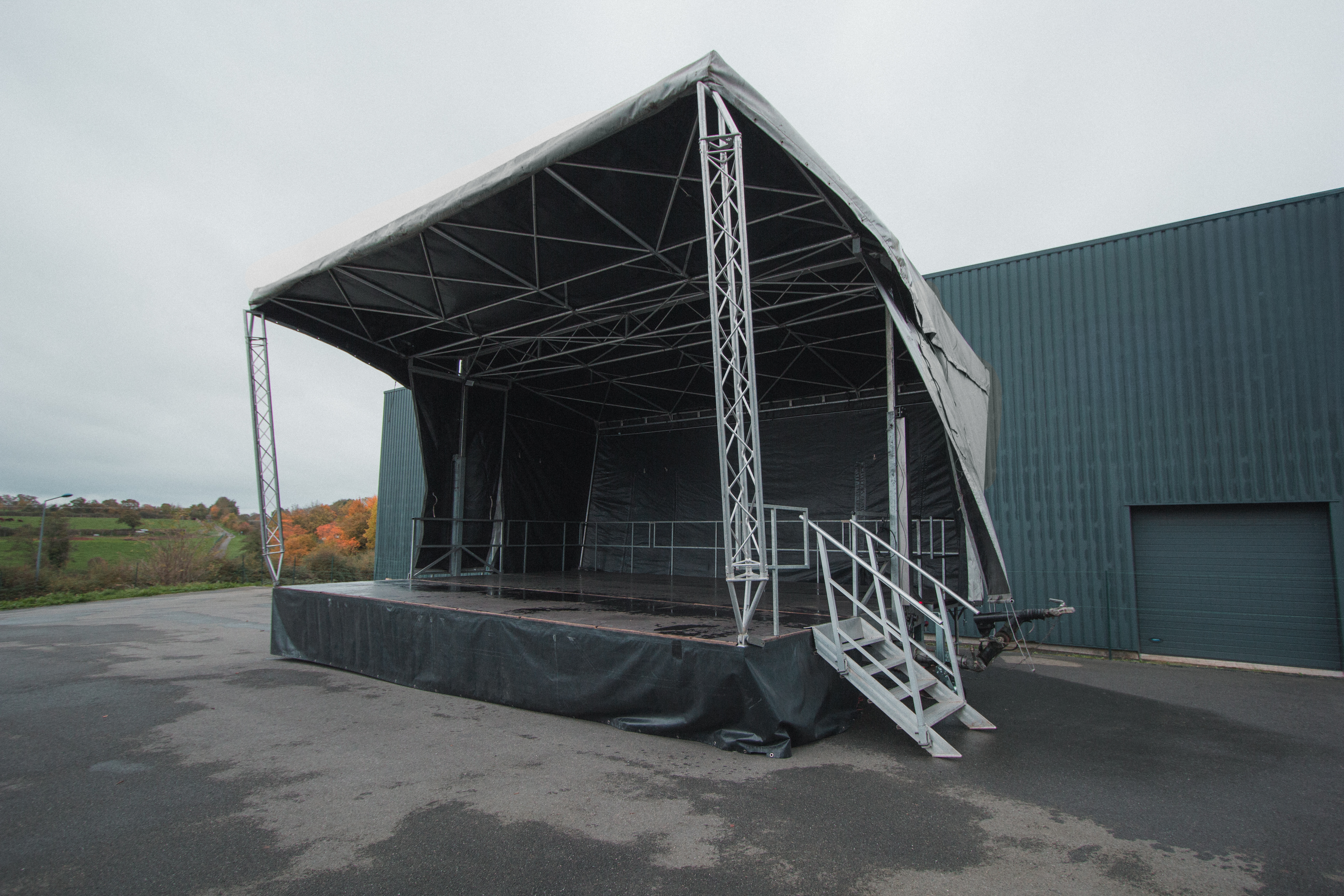 Location EUROPODIUM - Scène Mobile STAGECAR III - 8x6m professionnel